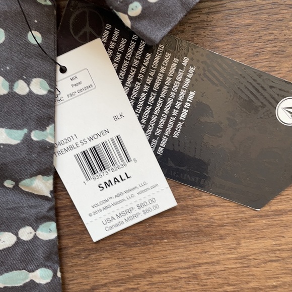 Volcom Short Sleeve Button Down Shirt, NWT - Picture 4 of 5